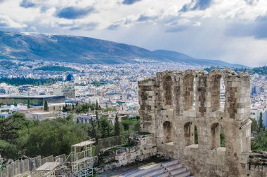 Atticus, Athens, Greece Odeon 'un Akropolis Tepesi' nden hava manzarası