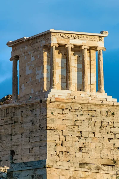 ギリシャアテネアクロポリス遺跡の有名なアテナ二ケ寺 — ストック写真