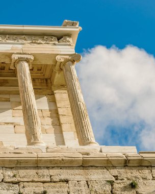 Akropolis sahasındaki ünlü Athena Nike tapınağı, Atina, Yunanistan