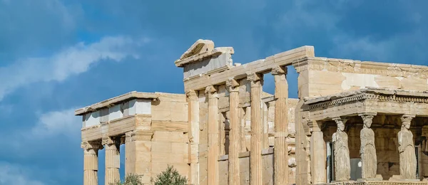 ギリシャアテネアクロポリス遺跡の有名なErechtheum寺院 — ストック写真