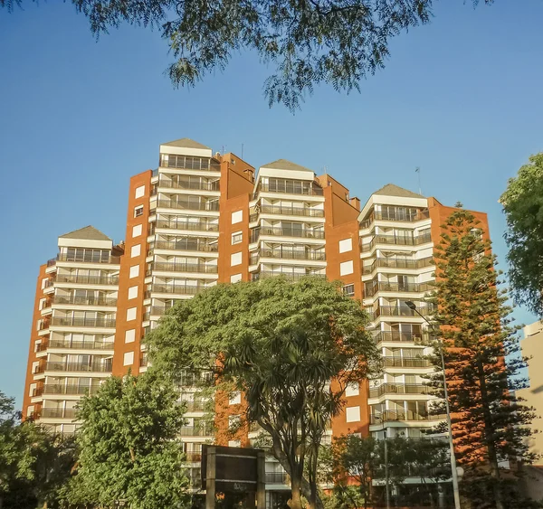 Edificio de Apartamentos Modernos con Vista de Bajo Ángulo — Foto de Stock