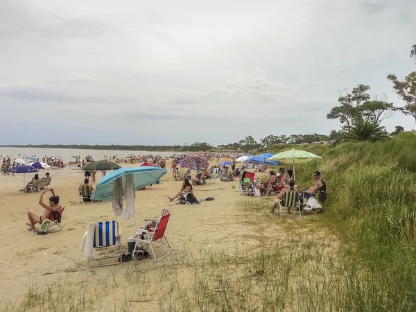 Personas en la playa de Uruguay —  Fotos de Stock