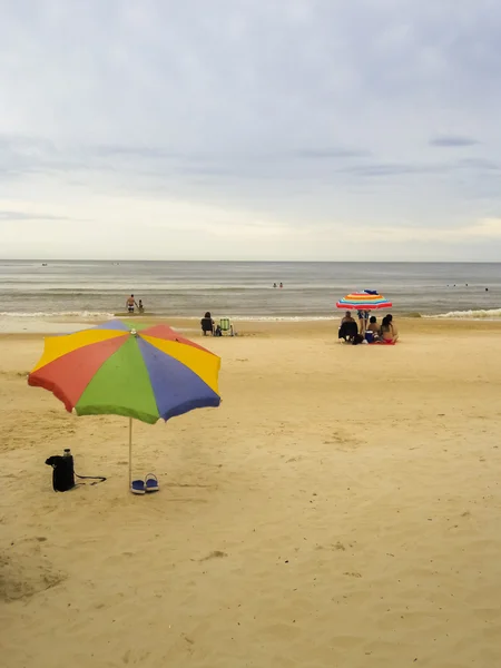 Люди на пляже в Уругвае — стоковое фото