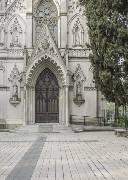 Entrada de capilla de estilo neogótico — Foto de Stock