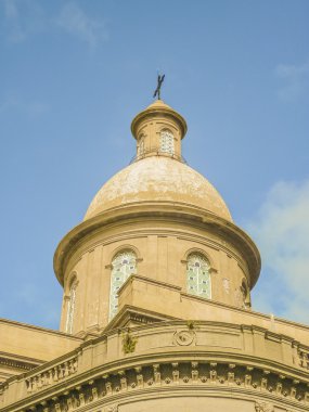 Kilise kubbe düşük açılı görünüş