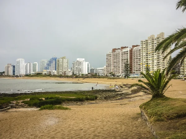 Edifícios modernos na praia — Fotografia de Stock