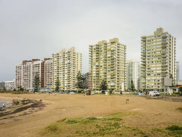 Nowoczesne budynki na plaży — Zdjęcie stockowe