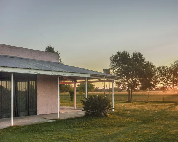 Rural House at Sunset — Zdjęcie stockowe