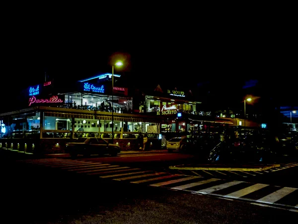 Cena Noturna Urbana em Punta del Este — Fotografia de Stock