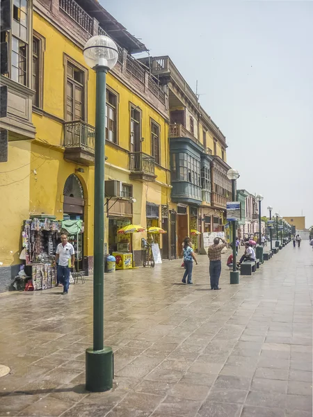 Koloniale stijl straat van lima — Stockfoto