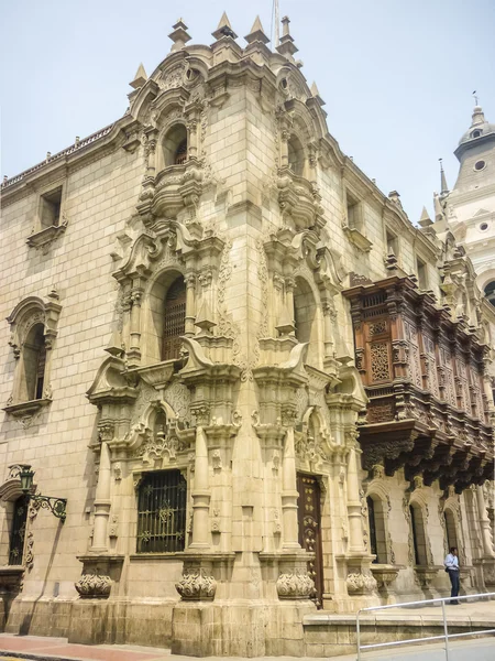 Procházely vyšňořené stavba plaza Mayor Limy v peru — Stock fotografie