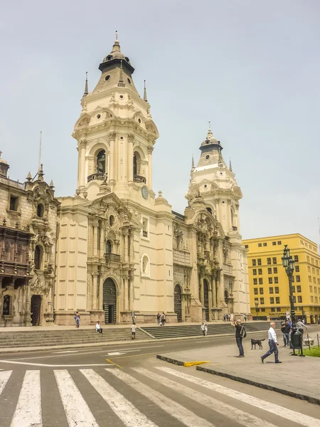 Kathedrale von Lima Fassade niedrigen Winkel Blick — Stockfoto