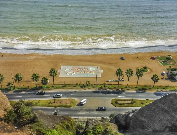 Vista aérea da costa do Pacífico na cidade de Lima — Fotografia de Stock