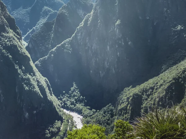 Grandes montañas en Machu Picchu — Foto de Stock