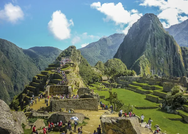 Turistas en Machu Picchu Vista Aérea — Foto de Stock