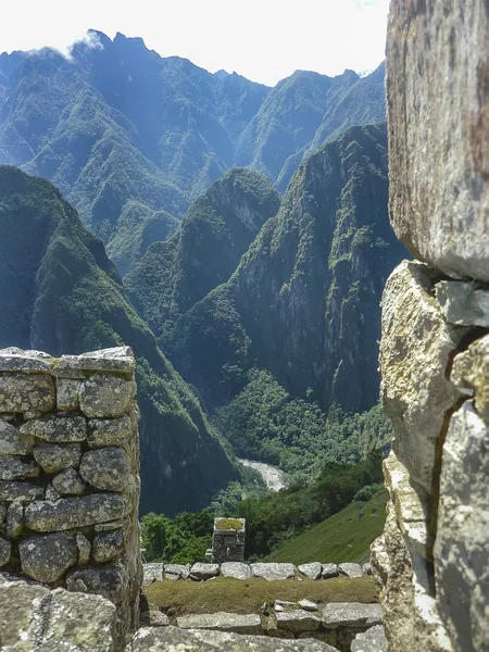 A légi felvétel a nagy hegyek a machu picchu — Stock Fotó