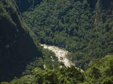Urubamba Nehri uzaktan görünüm