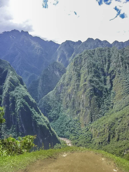 Machu picchu büyük dağların havadan görünümü — Stok fotoğraf