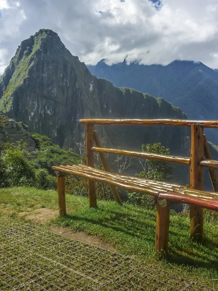 Silla de madera en la entrada de Machu Picchu — Foto de Stock