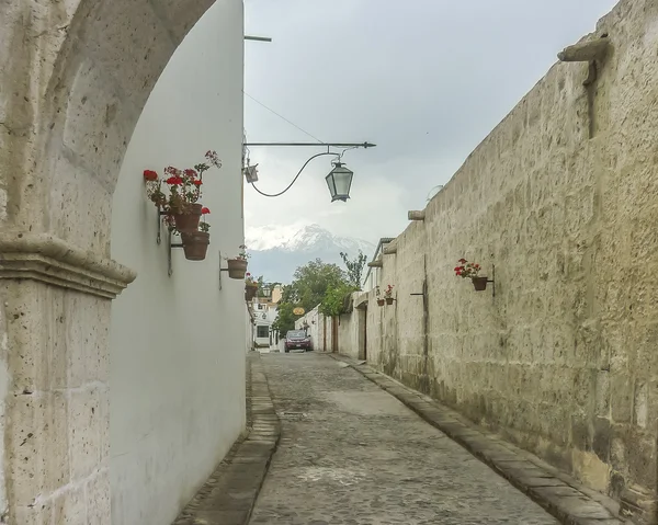 Вулкана місті далеких вид з Arequipa — стокове фото