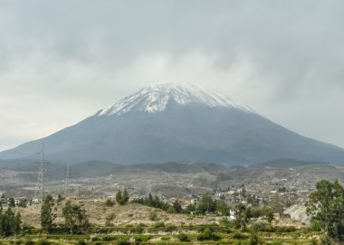 Arequipa Misti Volkanı Önden Görünüm