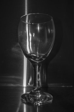 boş bir bardak şarap