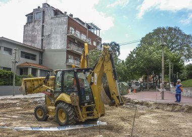 İşçiler bir Street onarma