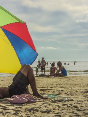 Sahildeki çocuklar.