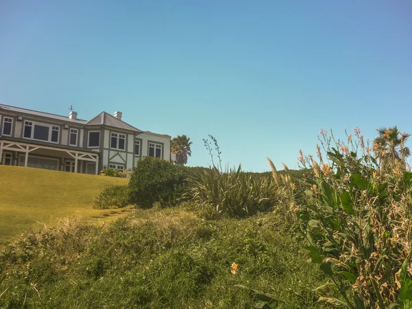 Luxury House in front of the Beach — Stock Photo, Image