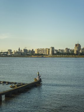 dalgakıran Montevideo'da insanlarda