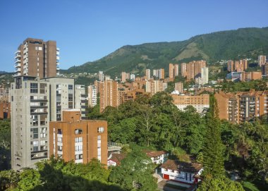 binalar ve medellin Kolombiya dağlarında