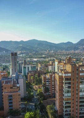 binalar ve medellin Kolombiya dağlarında