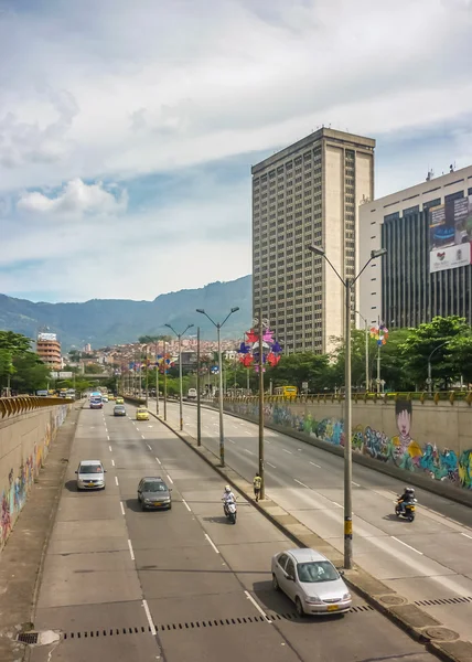 麦德林公路在阳光灿烂的日子 — 图库照片