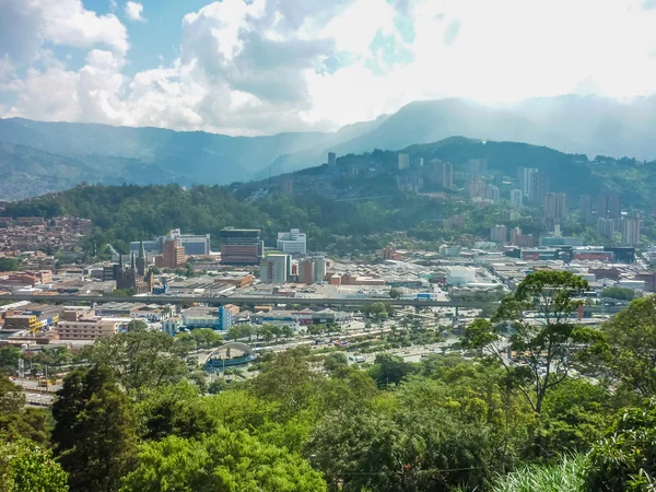 Medellin nutibara Tepesi'nden havadan görünümü — Stok fotoğraf