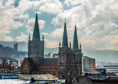 Neo Gotik tarz kilise Medellin Kolombiya