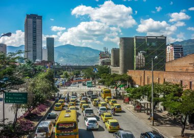 Medellin otoyol güneşli gün