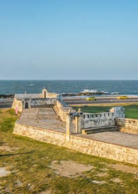 Cartagena 'da Colonial Ispanyol Kalesi ve Karayip Denizi 