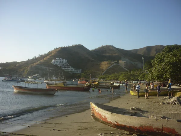 Barcos de pesca en Bahía Taganga en Colombia — Foto de Stock