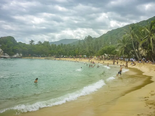 Emberek Cabo San Juan Beach Kolumbiában — Stock Fotó