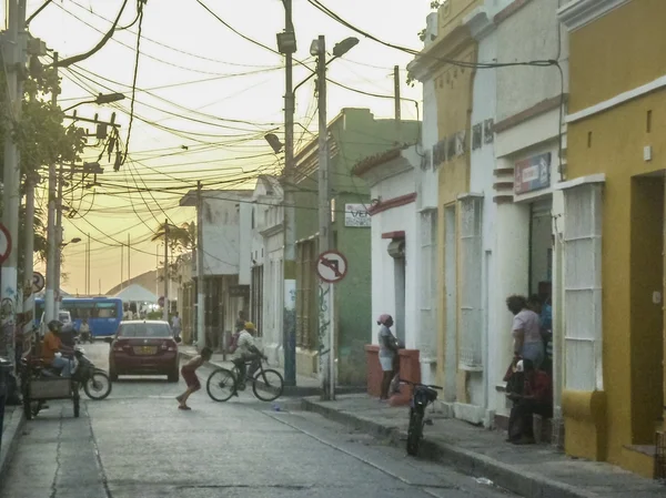 Escena del atardecer urbano en Santa Marta Colombia —  Fotos de Stock