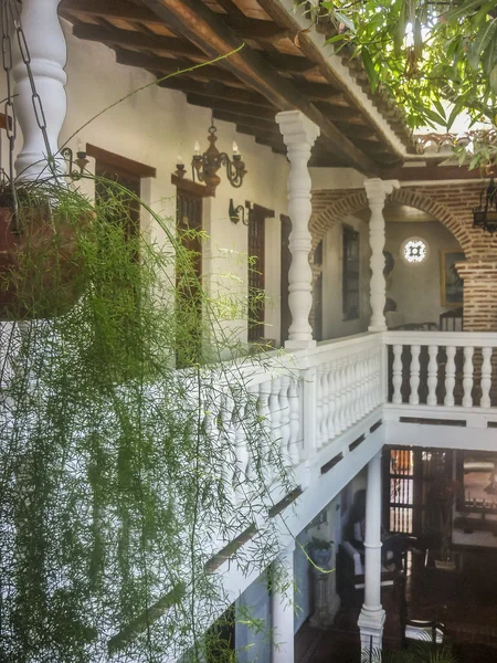 Colonial Style Hostel interiör i Cartagena Colombia — Stockfoto