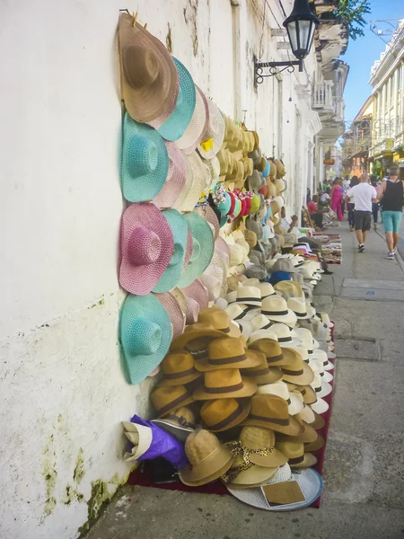 伝統的な熱帯帽子ストリート マーケット — ストック写真