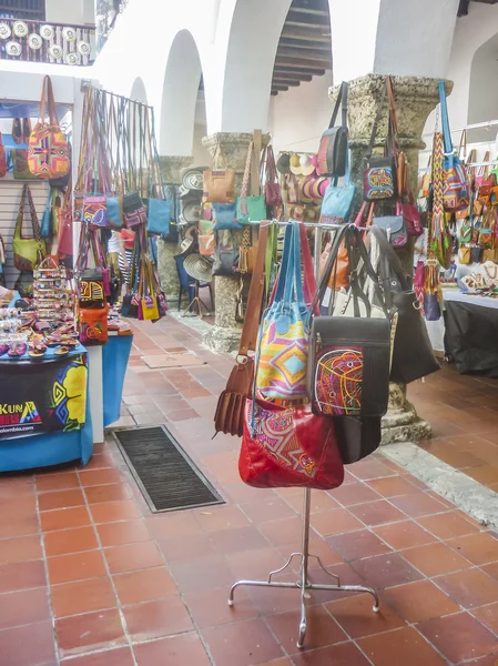 Cartagena mağaza Iç geleneksel aksesuarlar ve el sanatları — Stok fotoğraf