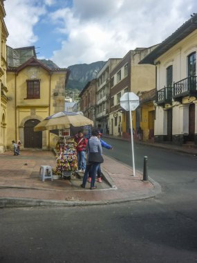 Bogota Kolombiya tarihi merkezi 'nde geleneksel sokak