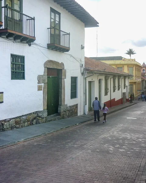 Tradycyjna ulica w zabytkowym centrum Bogoty Kolumbia — Zdjęcie stockowe