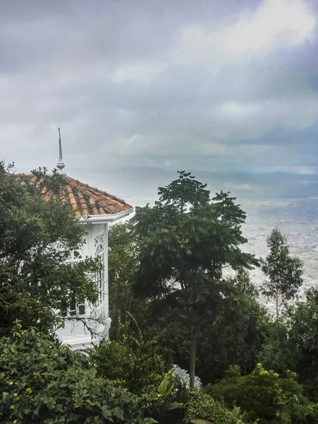 Вид с холма Монсеррате на Боготу с воздуха — стоковое фото