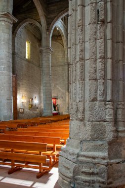 San Miguel Arcangel Kilisesi 'nin iç cephesi Penarada de bracamonte Town, Salamanca, İspanya' da bulunan bir ortaçağ inşaatı.