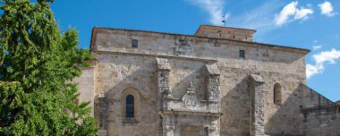 Zamora İspanya 'daki San Pedro Kilisesi ve San Ildefonso' nun dış görüntüsü..