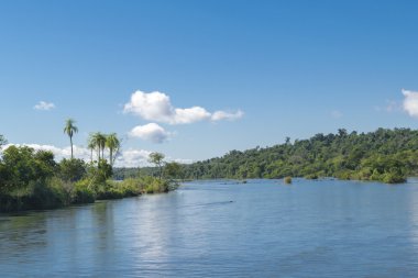 Şeytan boğaz yolunu Iguazu Parkı'nda düşüyor
