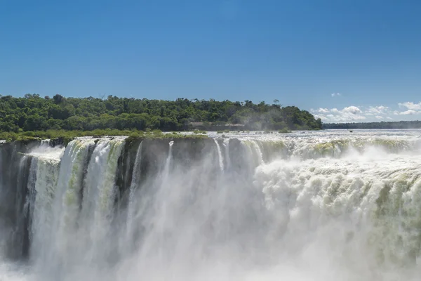 アルゼンチンとの国境で悪魔喉イグアスの滝 — ストック写真